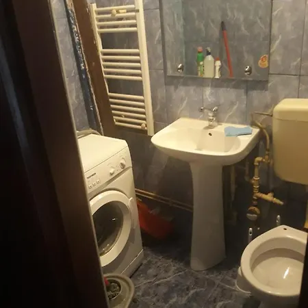 Comfortable Apartment Near Coresi Mall Апартаменти