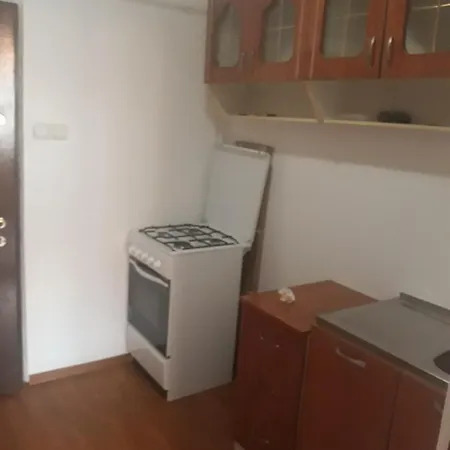 Апартаменти Comfortable Apartment Near Coresi Mall Брашов