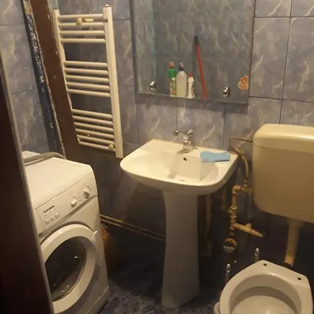 Comfortable Apartment Near Coresi Mall Апартаменти *