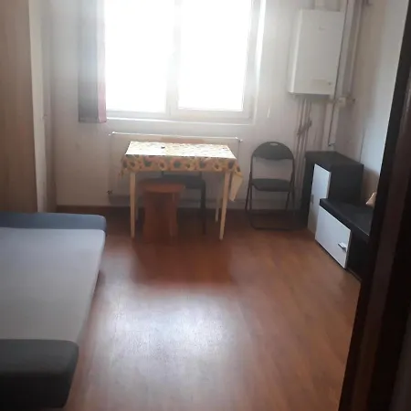 Апартаменти Comfortable Apartment Near Coresi Mall